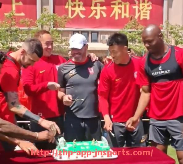 江南体育APP下载-英超狼队现役主力球员全面简介与能力分析